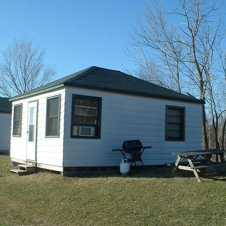 Limerick Lake Lodge And Marina Gilmour Habitación foto